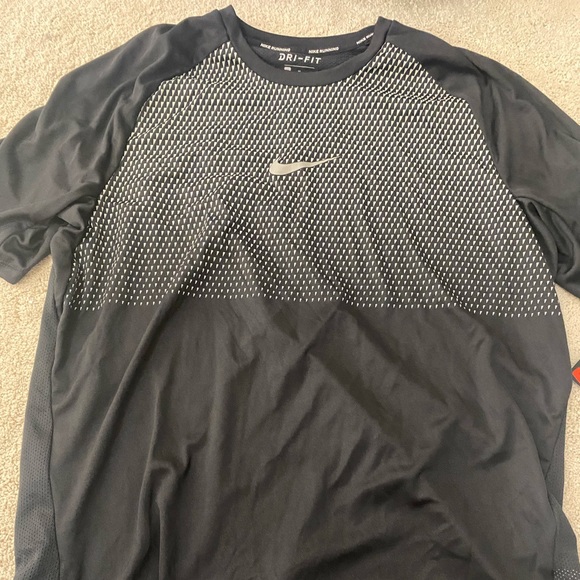 Men’s Nike dryfit shirt - Picture 1 of 4